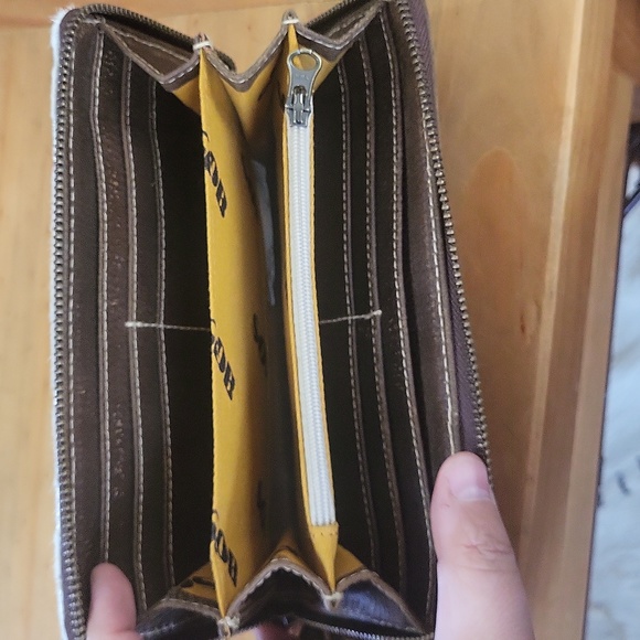 Cowhide White with Silver Acid Wash - Picture 6 of 10